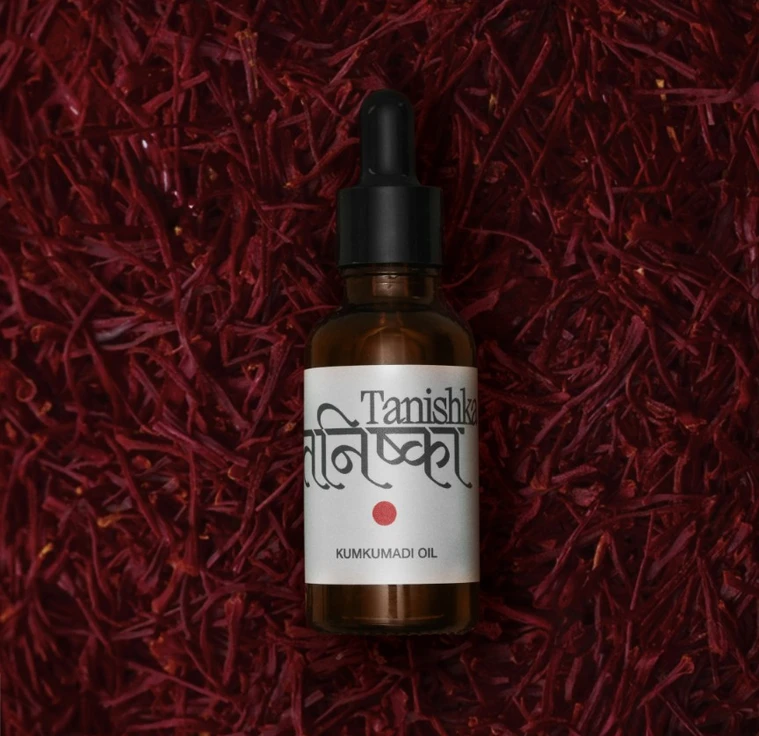 Золотоe масло для кожи, придающий сияние KUMKUMADI OIL